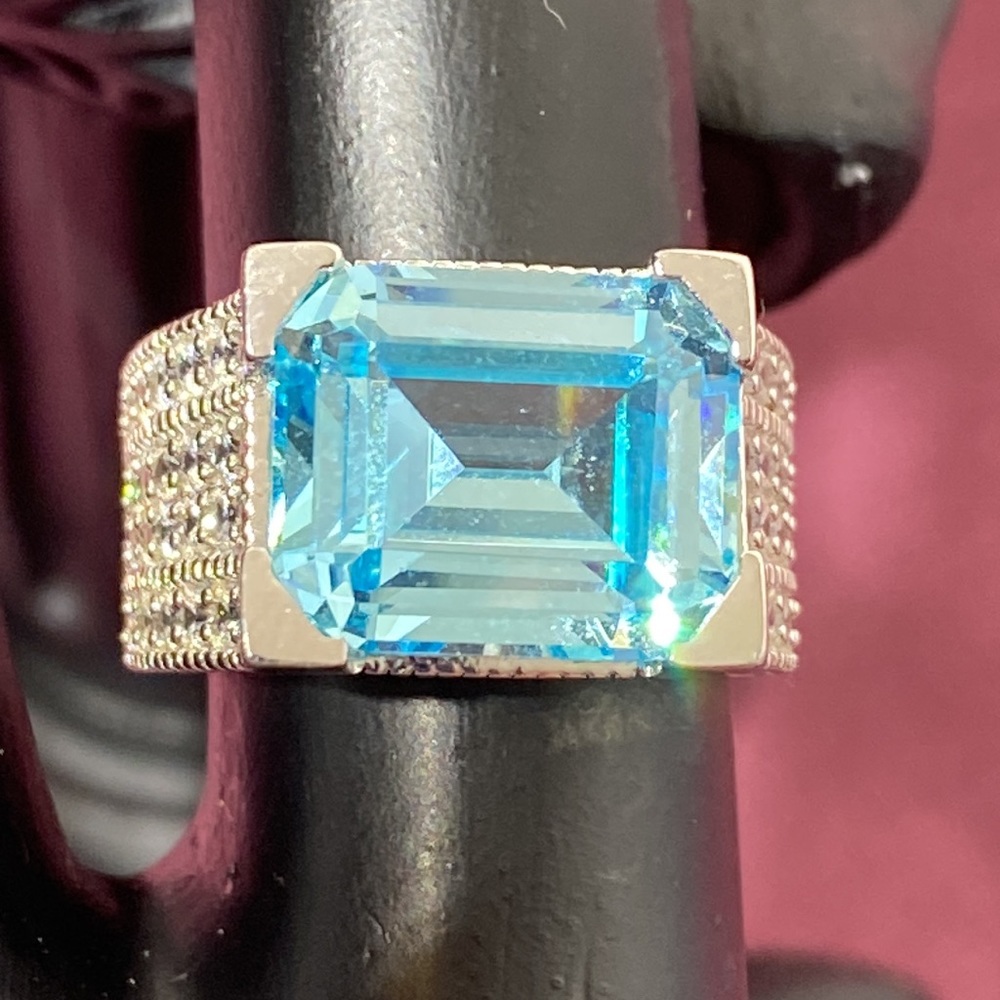 Bella Luce Blue & White Diamond Simulants